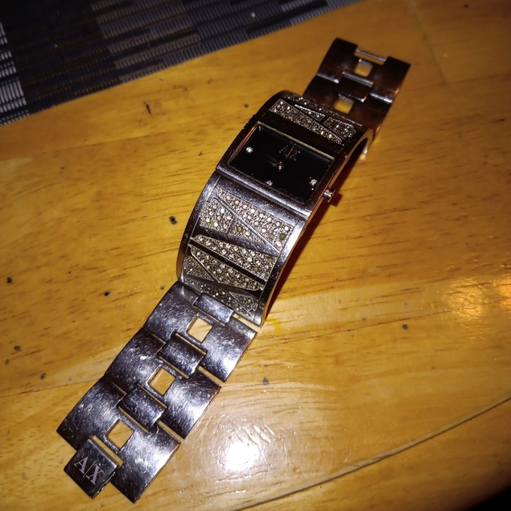 Armani Exchange Watch For Women AX4050 new needs battery